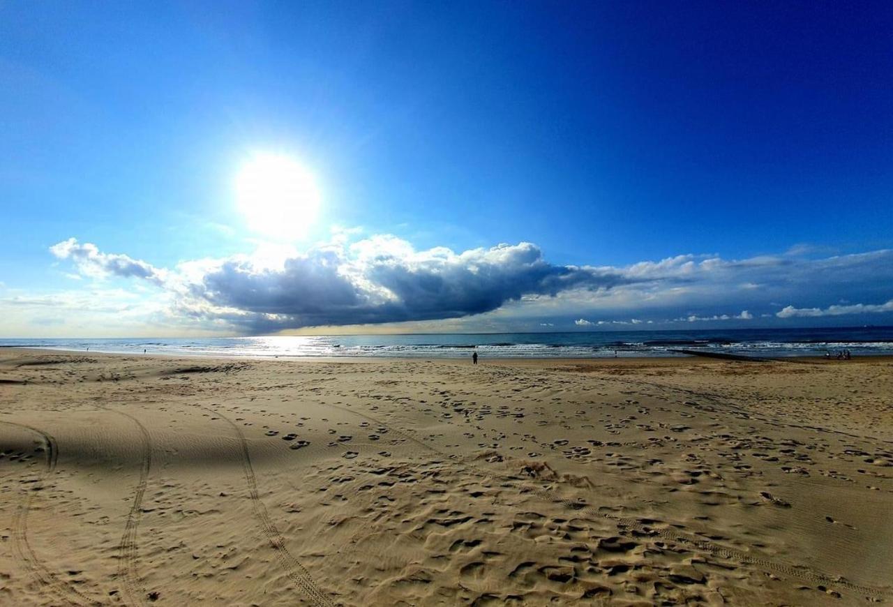 Ruim Zonnig Appartement Op 50M Van Strand Ostende Exterior foto